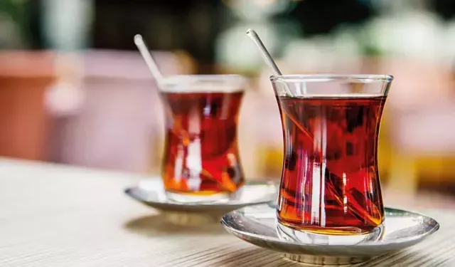 Çay tiryakileri dikkat! Böyle çay demlemek mide ve böbreklere zarar veriyor
