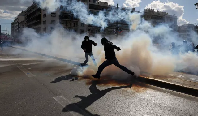 Yunanlı özel üniversiteye karşı: Protestolarda 8 yaralı
