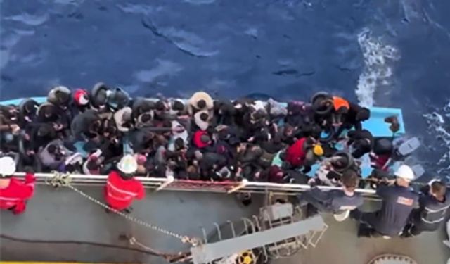Türk tankeri Akdeniz'de yeni bir göçmen faciasını böyle önledi-İzle