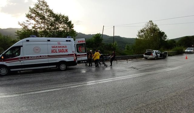 Yağmurda kayganlaşan yolda kaza: 4 yaralı!