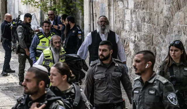 İsraile turist olarak giden bir Türk Kudüs'te İsrailli polisi bıçakladı