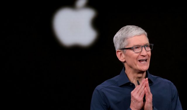 Apple CEO'su Tim Cook 33 milyon dolarlık hissesini sattı