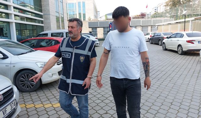 Samsun'da annesine bıçak çekip telefonunu gasp eden genç tutuklandı