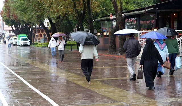 Ankara, İstanbul ve bazı iller için gök gürültülü sağanak yağış uyarısı yapıldı