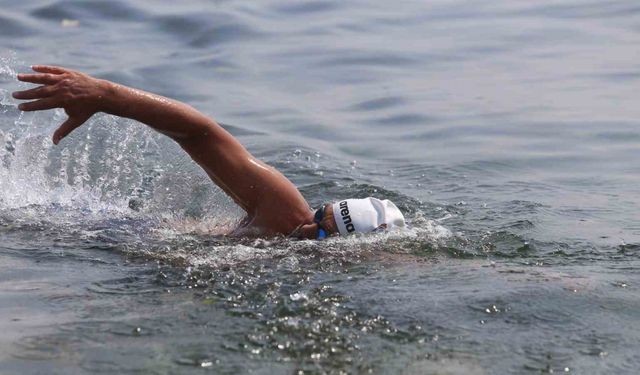 Armutlu’dan Mudanya’ya 12 kilometre yüzdüler...