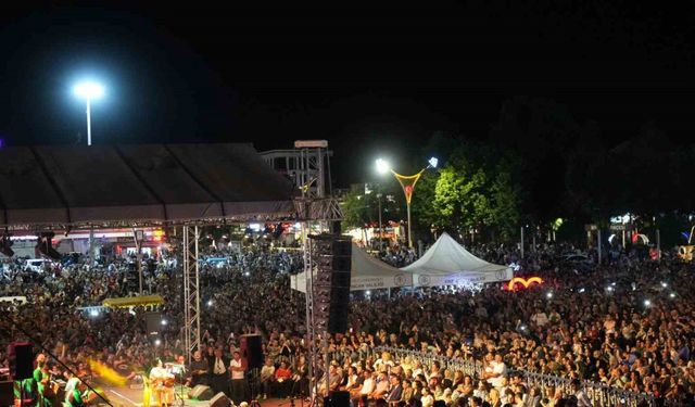 Erzincan Dörtyol Güler Duman konseriyle doldu taştı