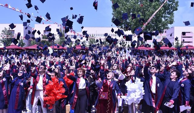 OMÜ Eğitim Fakültesi 692 mezun verdi