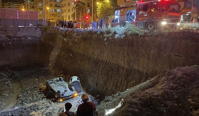 Şanlıurfa'da inşaat temeline düşen otomobildeki 3 kişi yaralandı