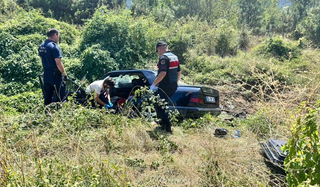 Şarampole devrilen otomobildeki 1 kişi öldü 1 kişi yaralandı