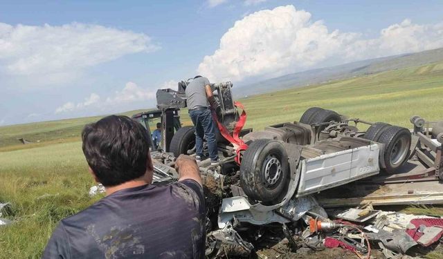 Kars’ta tırda sıkışan sürücüyü AFAD kurtardı