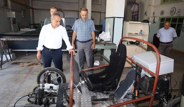 Öğrenciler elektrikli aracını kendi yapıyor