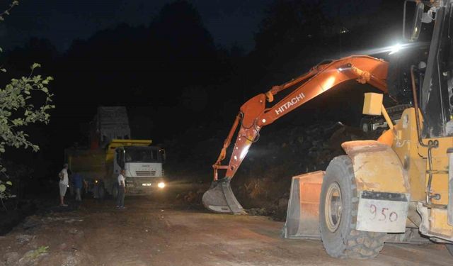 Ordu’daki yol çalışmasında patlatılan dinamit Karadeniz-Akdeniz bağlantı yolunu 8 saat ulaşıma kapattı