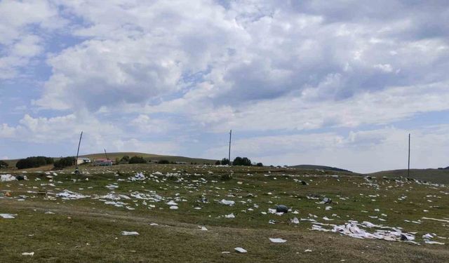 Yayla şenliğinden geriye çöpleri kaldı