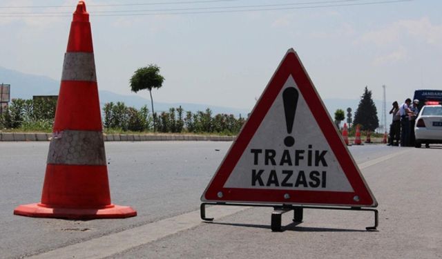 Antalya'da şarampole devrilen kamyonetteki 8 kişi yaralandı