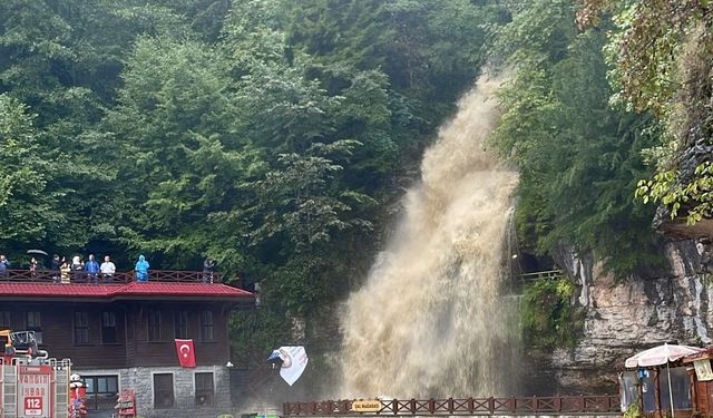 Çal Mağarası'nda sağanak nedeniyle mahsur kalan turistler kurtarıldı