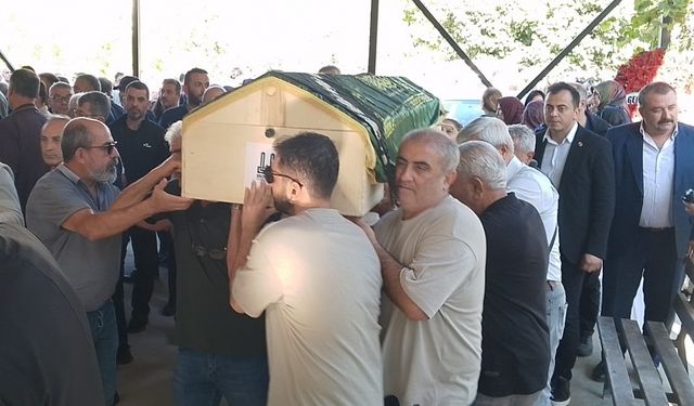 Erzurum'da sulama kanalına düşen araçta ölen çift Zonguldak'ta defnedildi