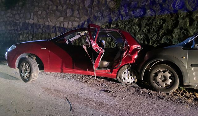 Karabük-Ankara yolunda 2 aracın karıştığı trafik kazasında 1 kişi öldü 3 yaralı