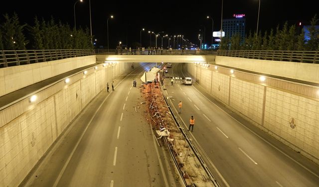 Karapınar'de devrilen tırın sürücüsü hayatını kaybetti