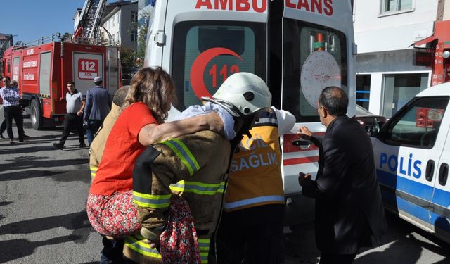 Kars'ta otelde çıkan yangın söndürüldü