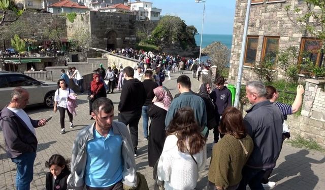 Amasra 8 ayda nüfusunun 230 katı turist ağırladı