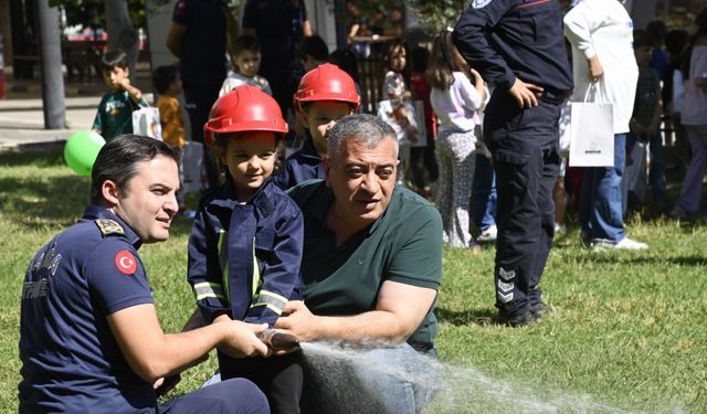 Minik öğrenciler fahri itfaiyeci oldu