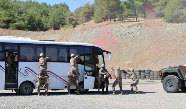 Polis Özel Harekat’tan gerçeği aratmayan tatbikat