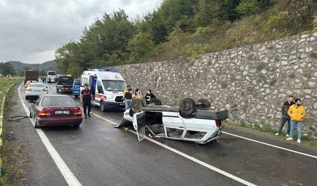 Yolcu otobüsüne çarpan otomobil takla attı: 1 çocuk hayatını kaybetti