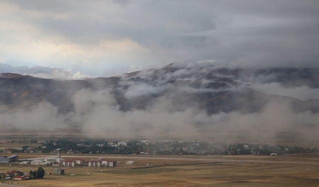 Yüksekova sis altında