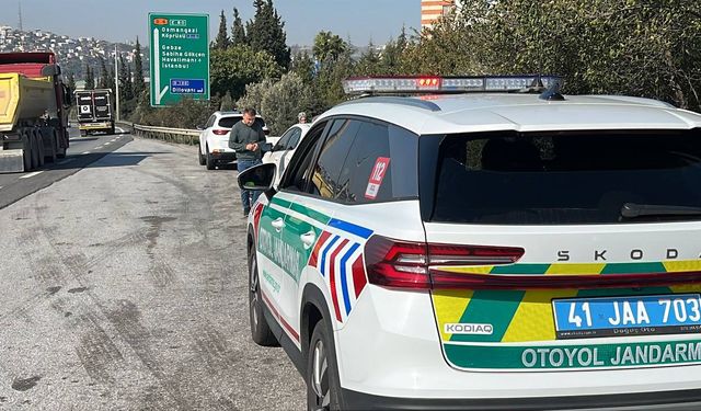 Anadolu Otoyolu'nun Kocaeli kesiminde zincirleme trafik kazasında 4 kişi yaralandı