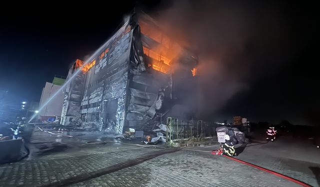 Çerkezköy'deki kozmetik fabrikasında çıkan yangın kontrol altına alındı