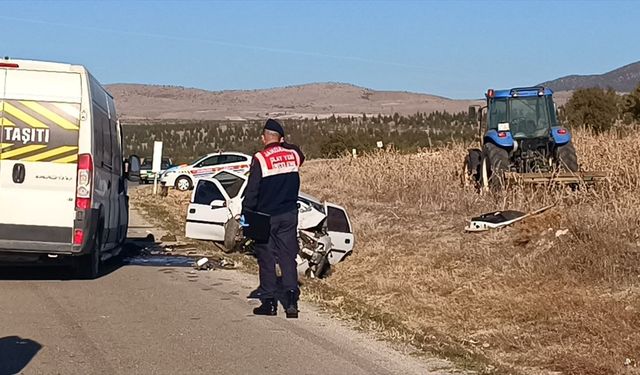 Sandıklı'da feci kaza: Okul servis minibüsü ile otomobil çarpıştı 3 ölü