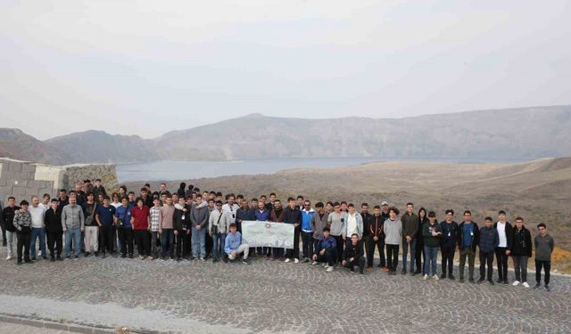 Eskişehirli öğrenciler Türkiye’nin en büyük krater gölünü ziyaret etti