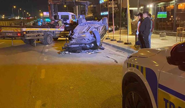 İzmit'te takla atan otomobildeki 3 kişi yaralandı