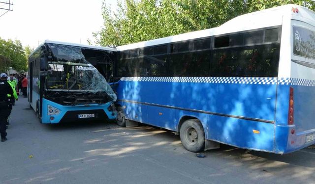 Malatya’da belediye otobüsü ile öğrenci servisi çarpıştığı kazada 25 kişi yaralandı