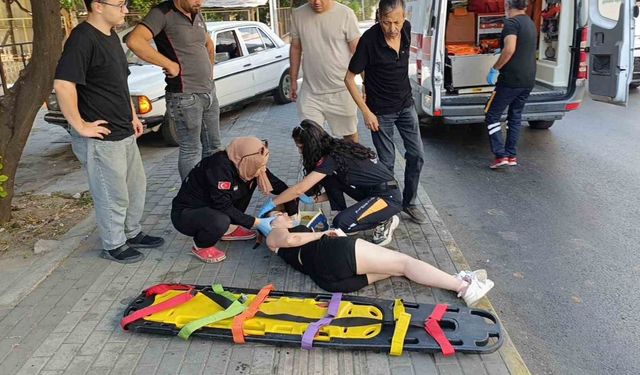 Manavgat'ta motosiklet kaldırıma çarparak devrildi: 1 yaralı