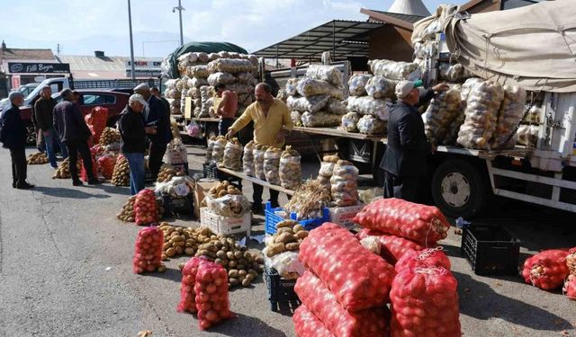 Vatandaşların kışlık patates ve soğan stoku başladı