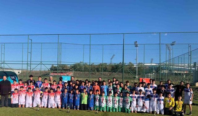 Yıldızlarda futbolun şampiyonu Ömer Nasuhi Bilmen Ortaokulu