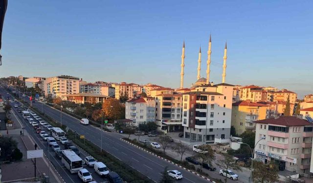 Bilecik araç trafiğinden yaşanmaz bir şehir haline geldi