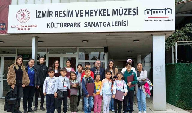 Efeler’in minik ressamları Picasso Sergisi’ne katıldı