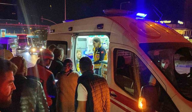 Kocaeli’de iki araç trafik ışıklarında çarpıştı: 1 yaralı