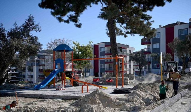 Kuşadası Belediyesi Değirmendere’de park yenileme çalışmasına başladı