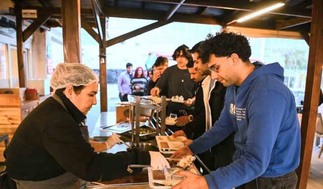 Kuşadası’nda üniversitelilerin yüzünü güldüren hizmet başladı