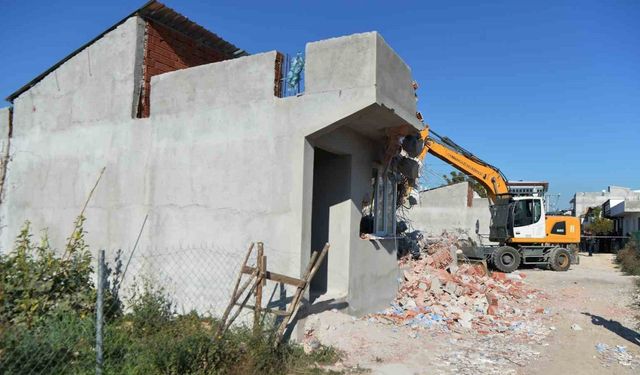 Osmangazi Doğanevler’de kaçak 3 yapı yıkıldı