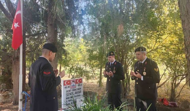 Türkiye’nin ilk şehit öğretmeni mezarı başında yâd edildi