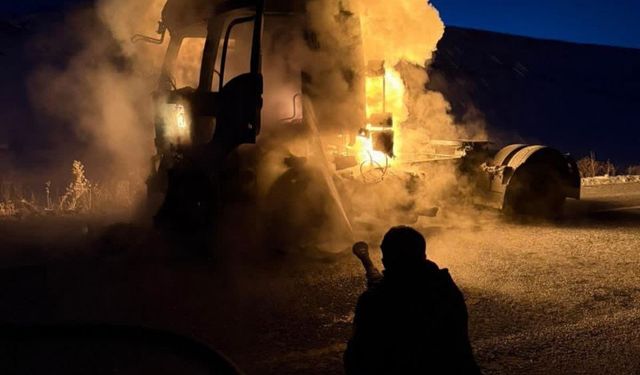 Van'da seyir halindeki tır alev topuna döndü