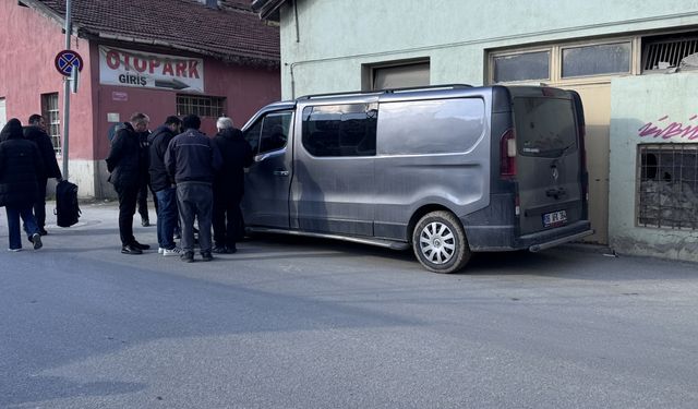 Aracının plakasını siyah bantla değiştirmiş: Ceza kesildi