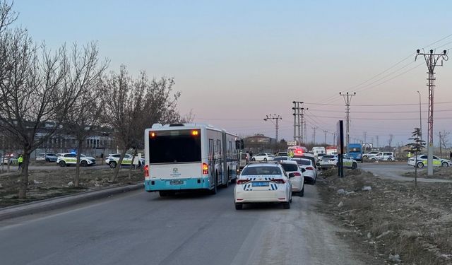 Konya'da tır ekip otosuna çarptı: 1 polis şehit 2 polis yaralı
