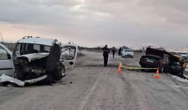 Konya'da zincirleme trafik kazasında 2 kişi öldü, 1 kişi yaralandı