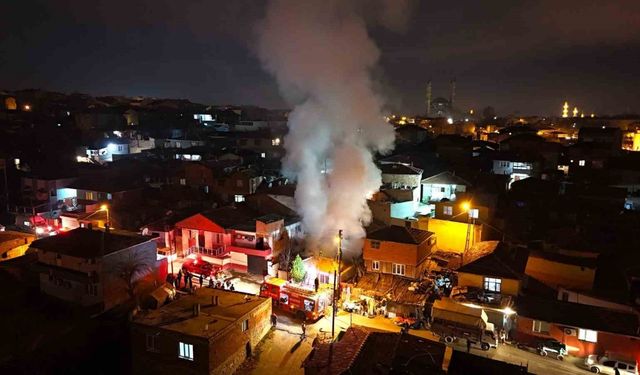 Edirne’deki yangında 3 gecekondu kül oldu