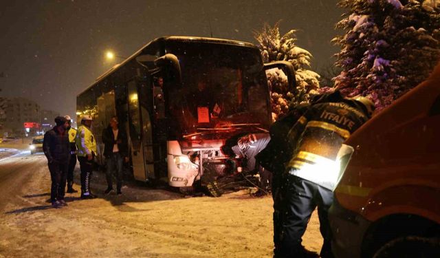 Nevşehir’de yolcu otobüsü ile otomobil çarpıştı: O anlar kamerada
